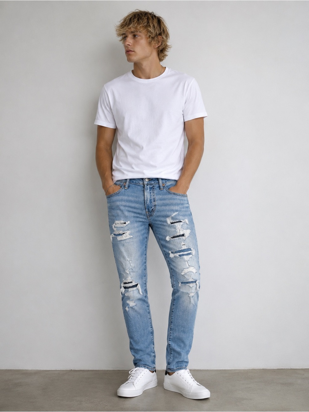 American Eagle Airflex Athletic Skinny Jeans Size 29" Light Wash
Distressed